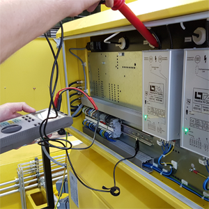 Überprüfung der eingestellten Spannung am Hochspannungserzeuger eines Elektrofilters