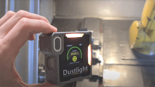 Dustlight Video Maschinenabsaugung Ölnebel Nebelschwall tritt aus der Maschine beim Öffnen der Türen Staub Emulsionsnebel Absaugung Entstauber Messen